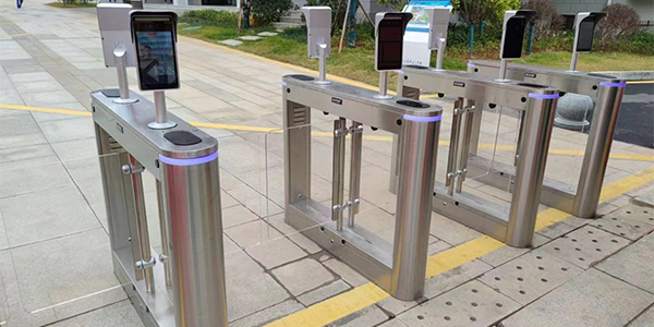 學校閘機中的人臉識別閘機通道介紹